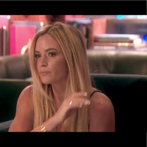 Meet your Posher, Azin